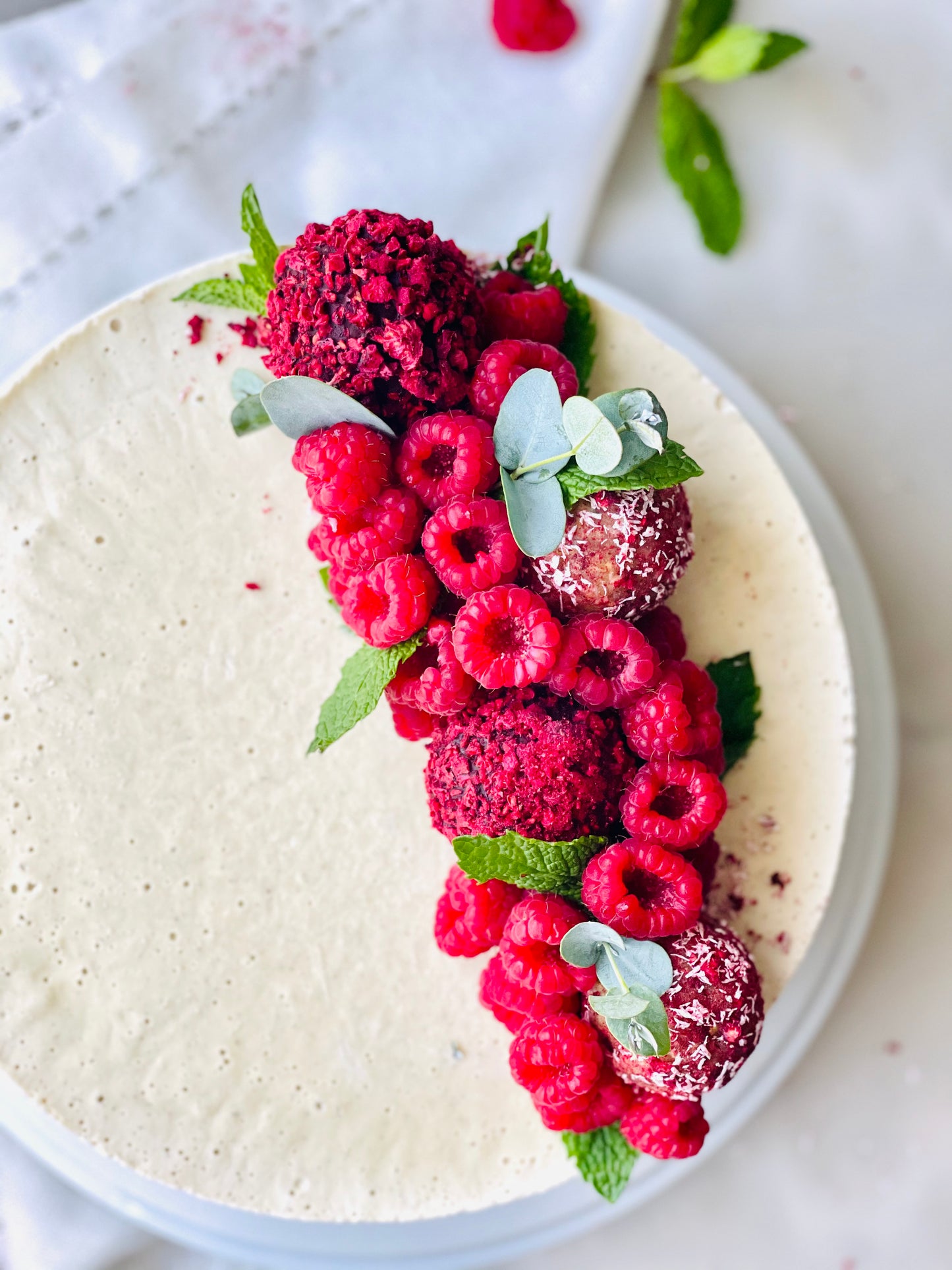 WHITE CHOCOLATE & RASPBERRY