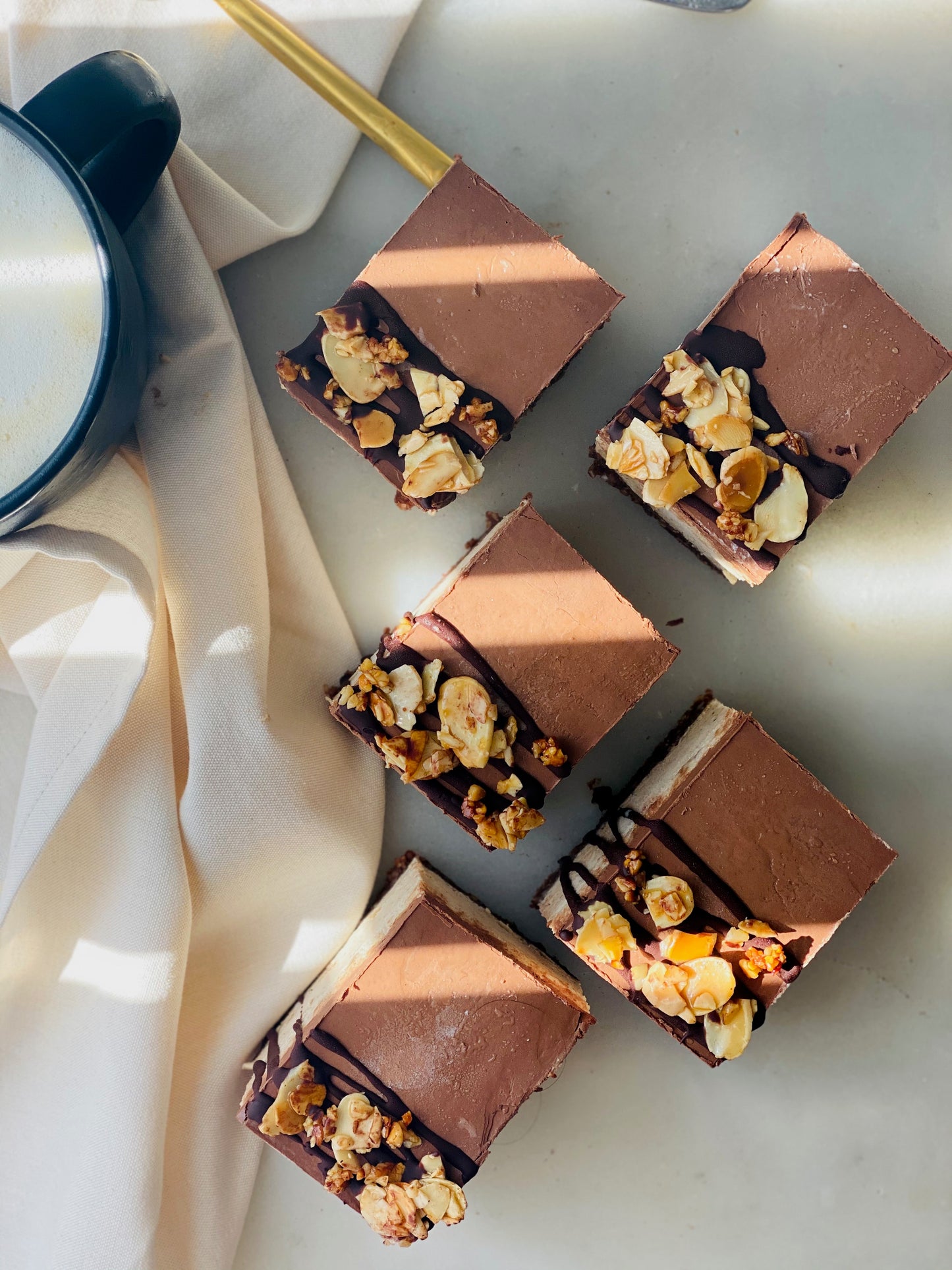 Almond cream & Caramel.